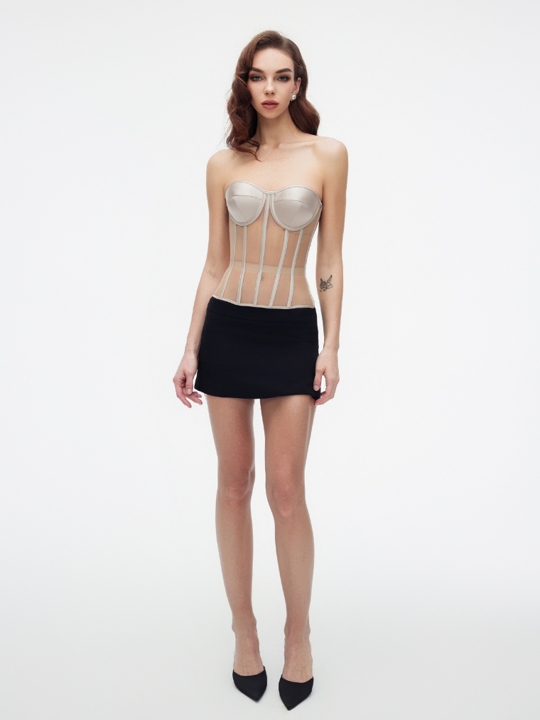 Elya corsé completo atrevido