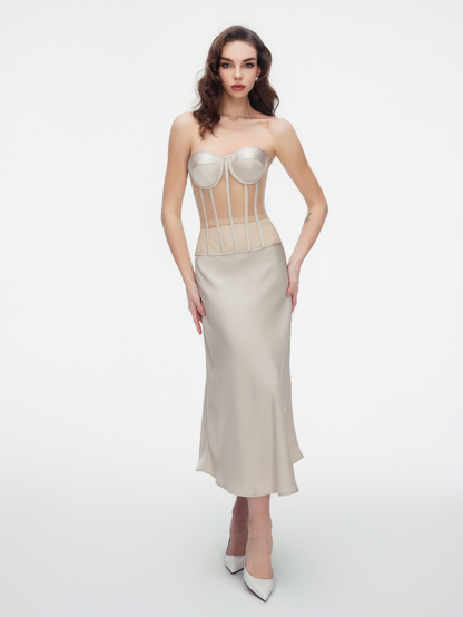 Elya corsé completo atrevido