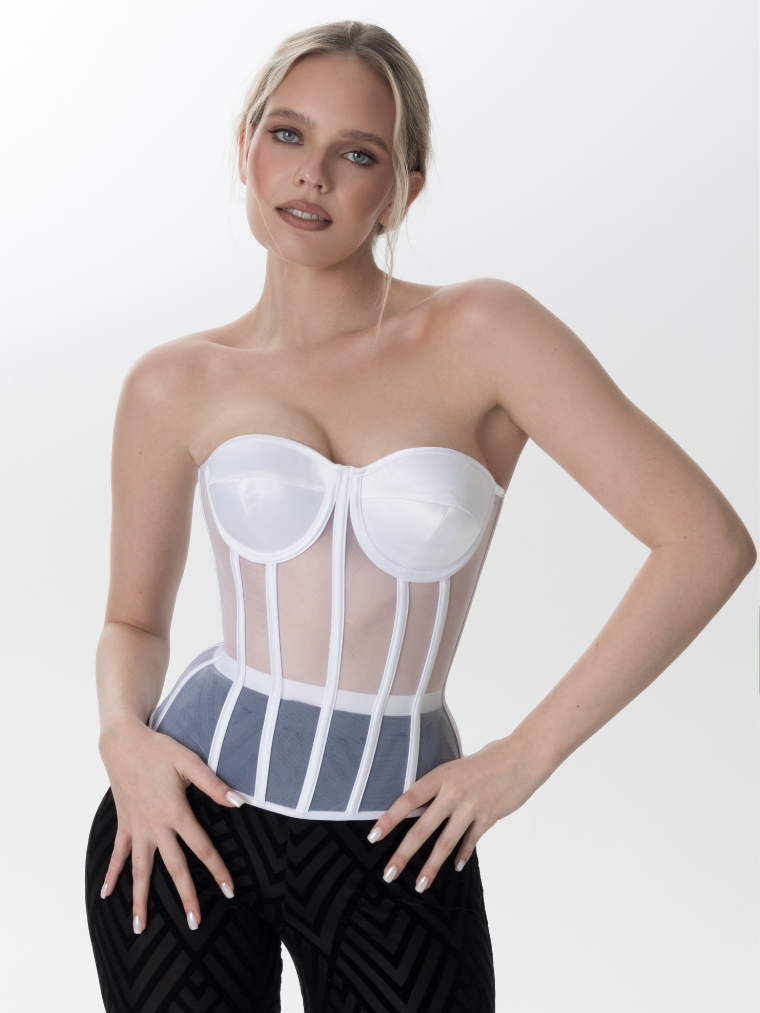 Elya corsé completo atrevido