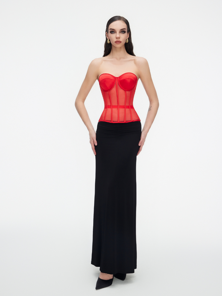 Elya corsé completo atrevido